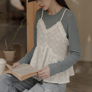 QUEENSHOP 2024春夏新品女装V领荷叶立体蝴蝶结吊肩背心01098017