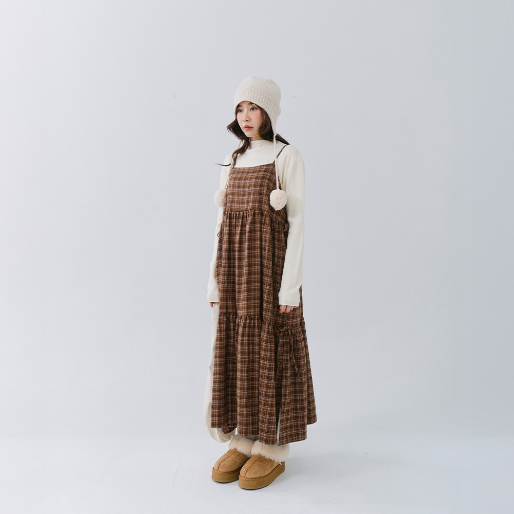 QUEENSHOP 2025秋冬新品女装格纹侧绑带细肩吊带长连衣