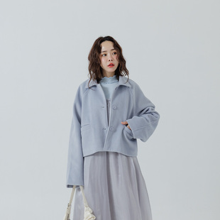 长袖 QUEENSHOP 质感毛呢排釦短版 女装 外套蓝02071669 2025秋冬新品