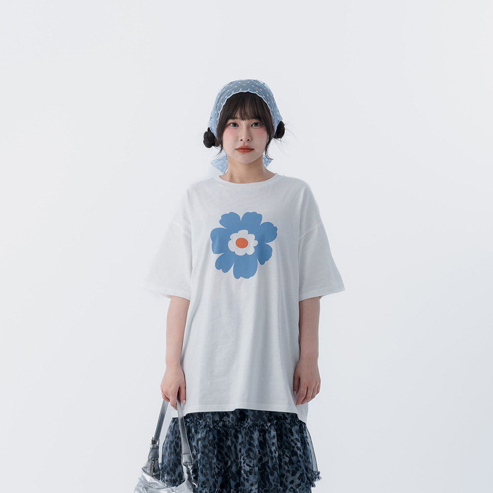 QUEENSHOP 2026春夏新品女装花花印图宽版短袖上衣-白01190364