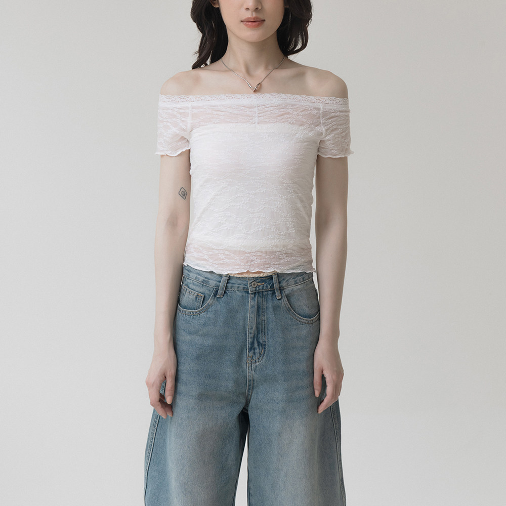 QUEENSHOP 2026春夏女装蕾蒂一字领透肤蕾丝合身上衣-白01099662