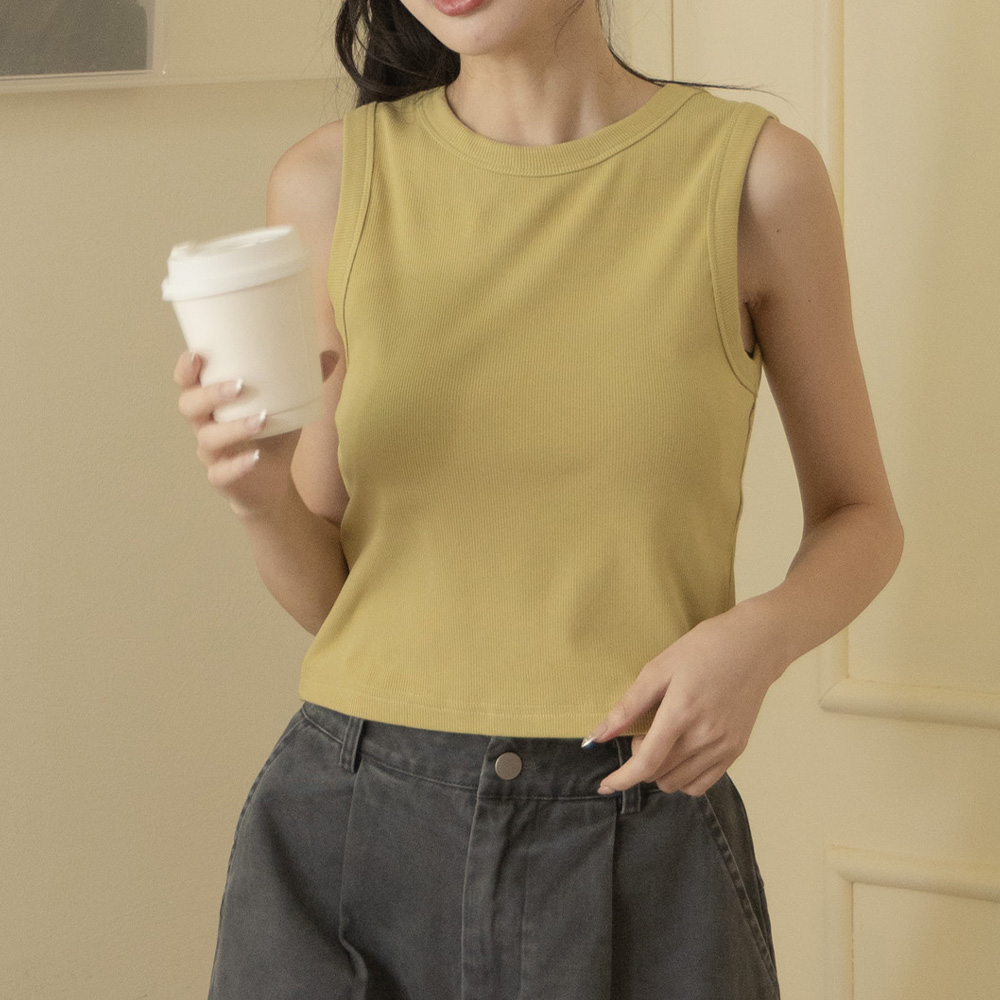 QUEENSHOP 2025春夏新品女装休闲细坑条造型合身背心0