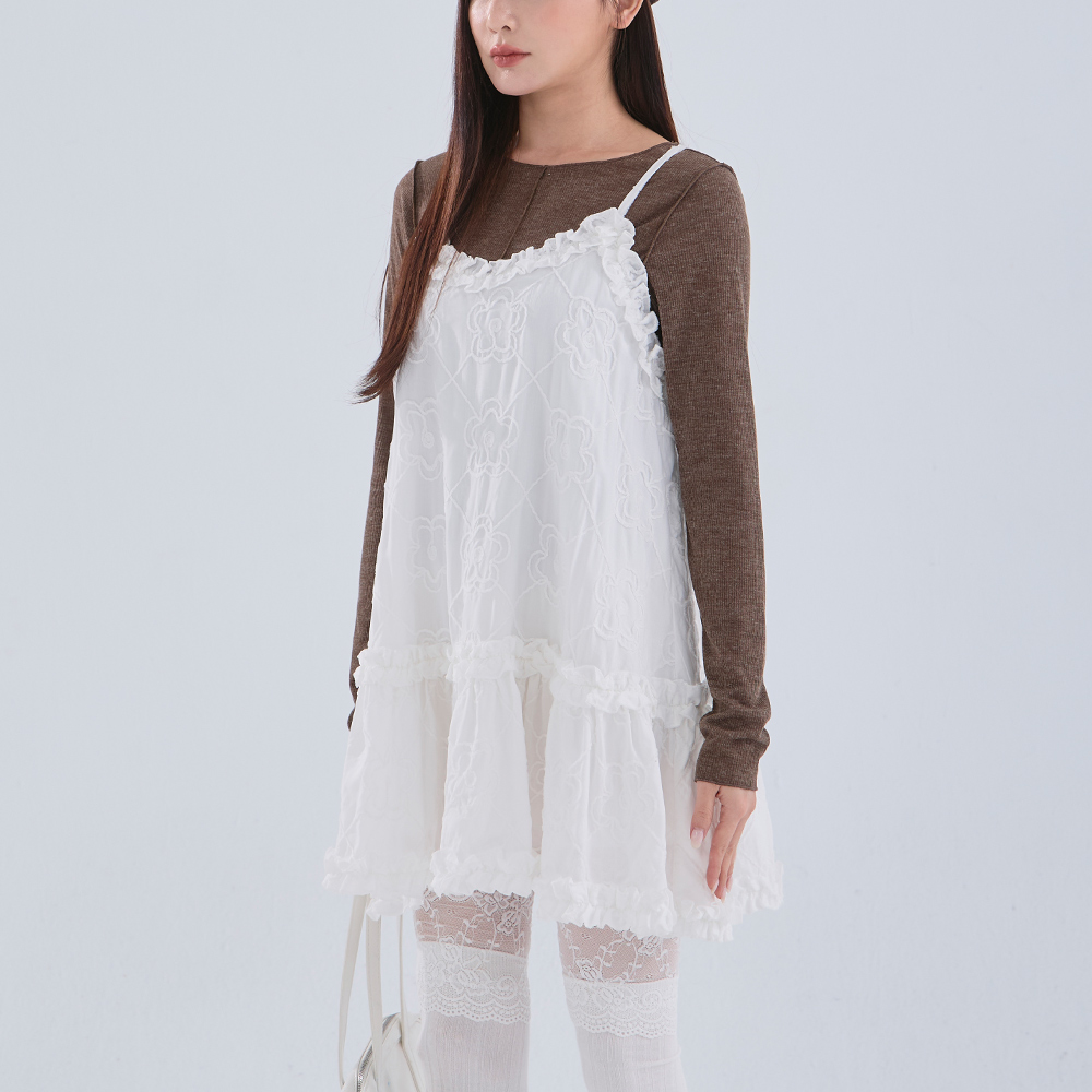 立体缇花荷叶细肩短连衣裙