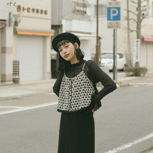 QUEENSHOP 2024春夏新品女装三角缇花透肤吊带细肩背心01098063