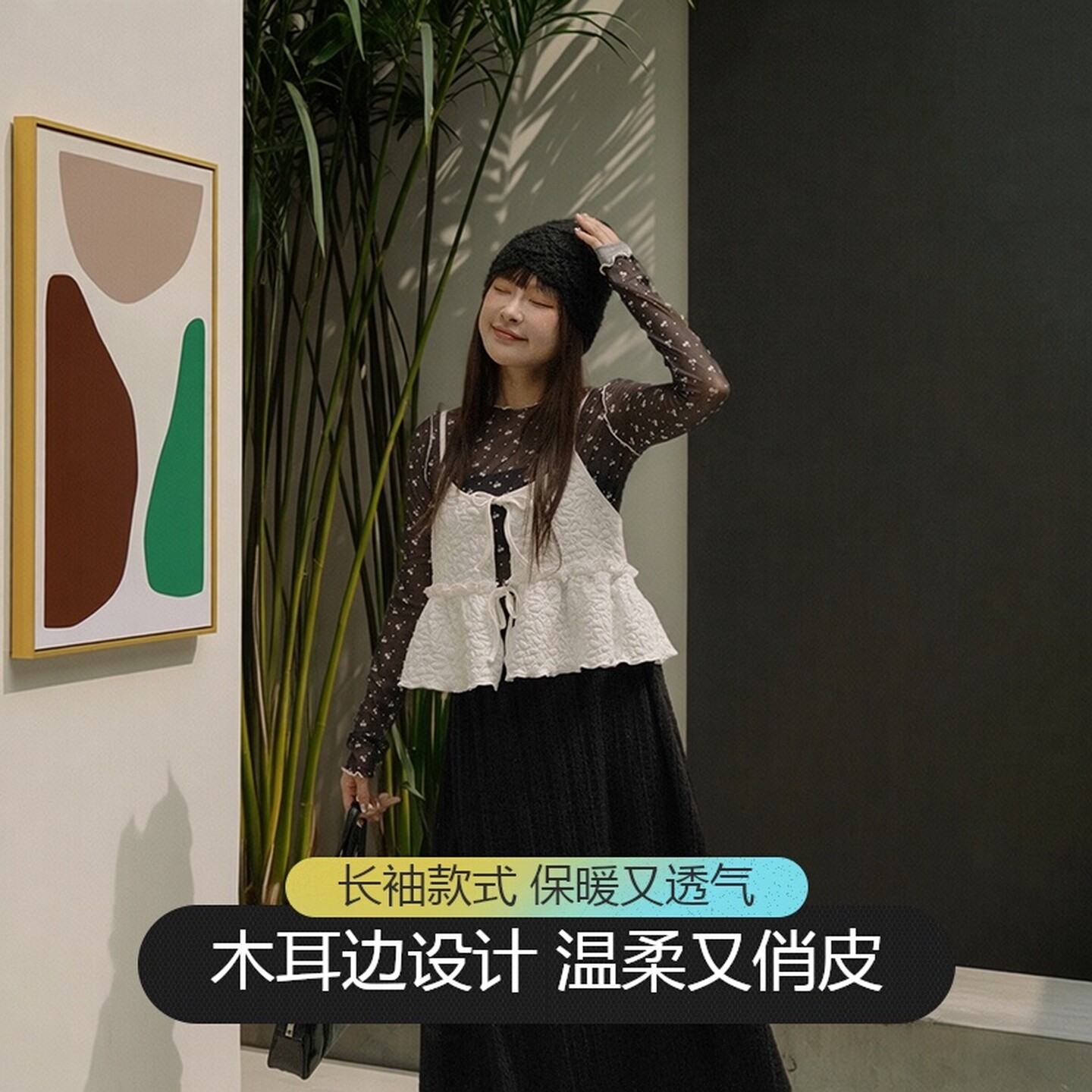 QUEENSHOP 2026秋冬新品女装手绘樱桃木耳边透肤上衣01099292