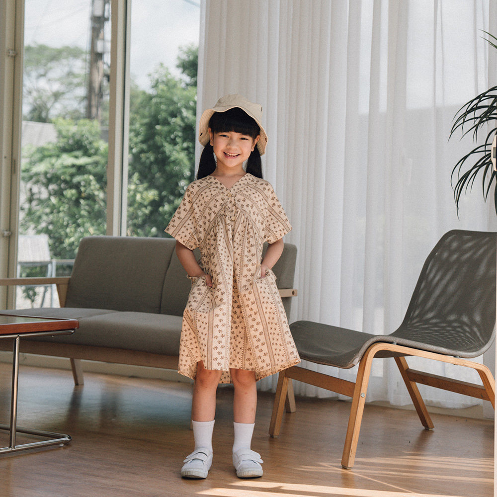 QUEENSHOP2024春夏户外童装亲子印花连袖V领排长连衣裙01086800