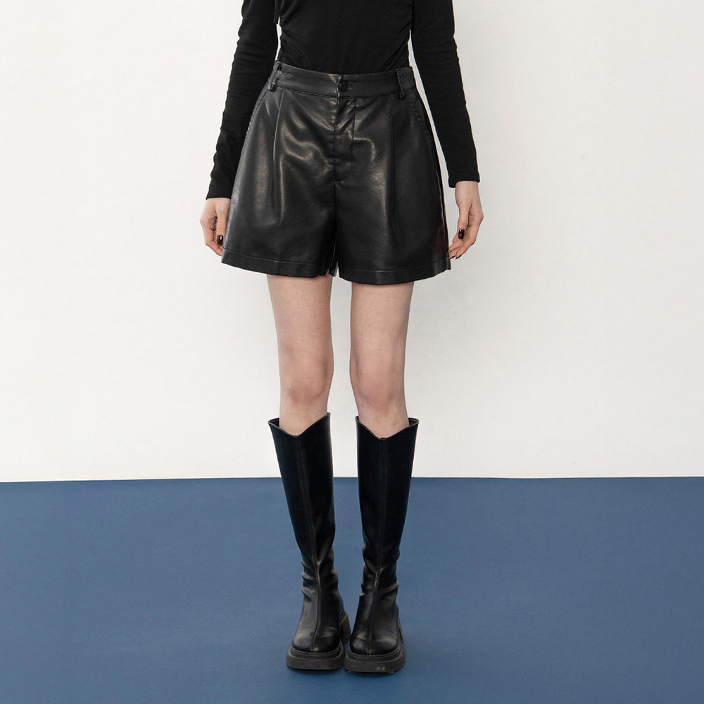 QUEENSHOP 2025秋冬新品女装质感雾面打褶高腰皮革短裤04130307,女装/女士精品,皮裤,淘宝优惠券,粉丝福利购,淘宝优惠卷