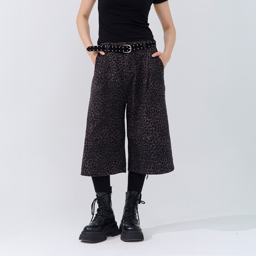 QUEENSHOP 2026春夏新品女装率性豹纹设计斜纹七分裤0