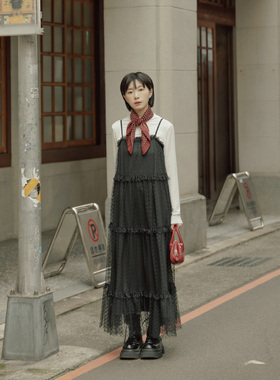 QUEENSHOP 2026春夏新品女装爱心缇花网纱细肩蛋糕长洋装01087256