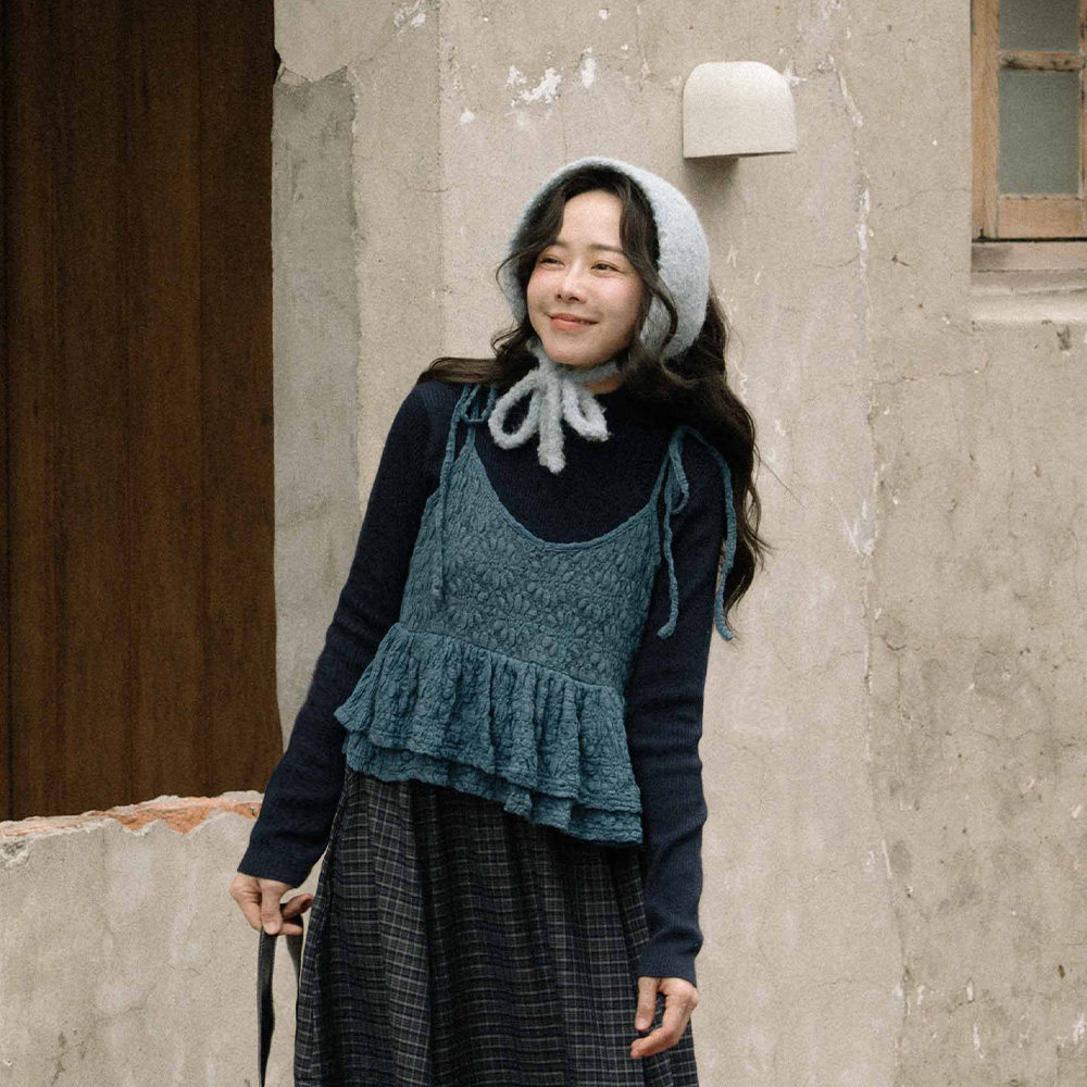 QUEENSHOP 2025秋冬新品女装蕾丝缇花细肩绑带罩衫背心