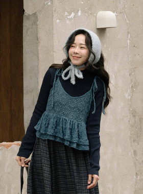 QUEENSHOP 2025秋冬新品女装蕾丝缇花细肩绑带罩衫背心01099275