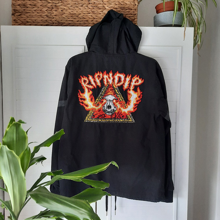 RIPNDIP刺绣火焰夹克连帽冲锋衣