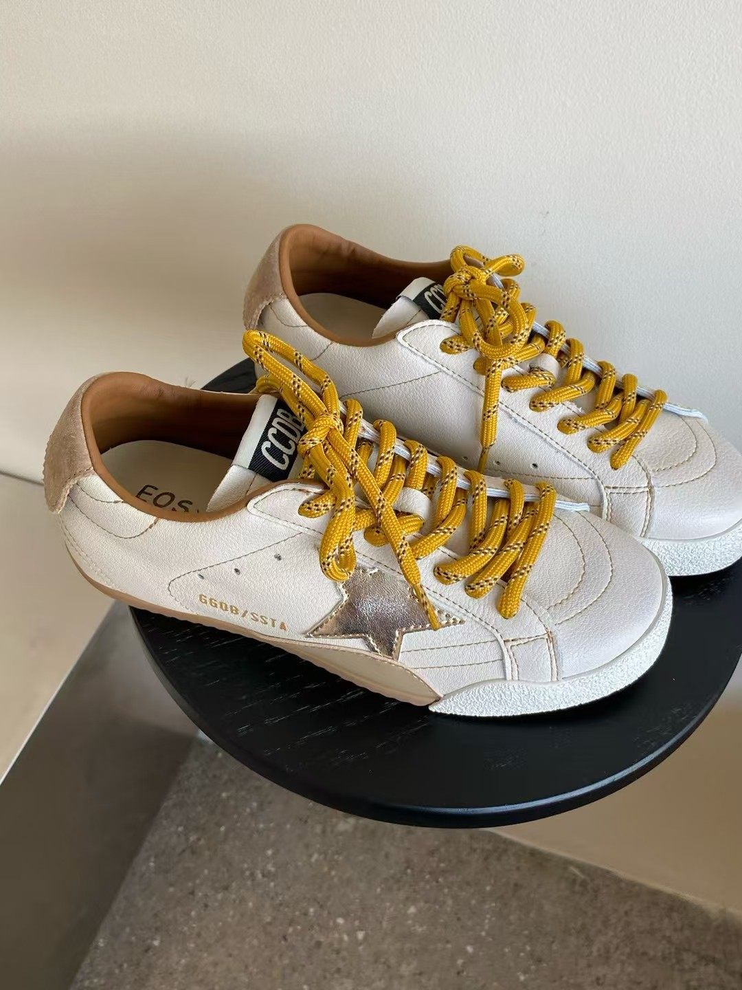 实体店同售～2025新款韩版复古时尚女鞋圆头平底磨砂皮星星板鞋