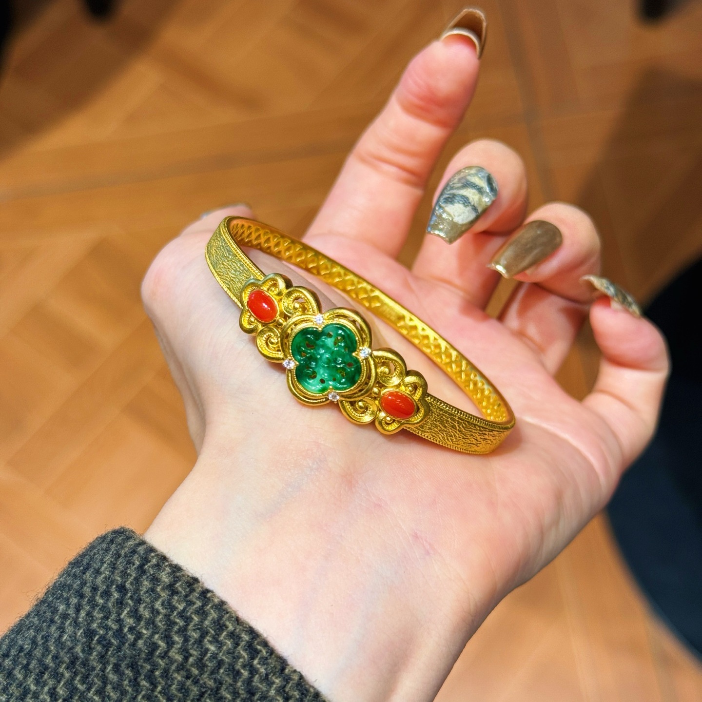 黄金宫廷风典雅朱砂翡翠如意手镯女士东方雅致日常百搭足金手镯子