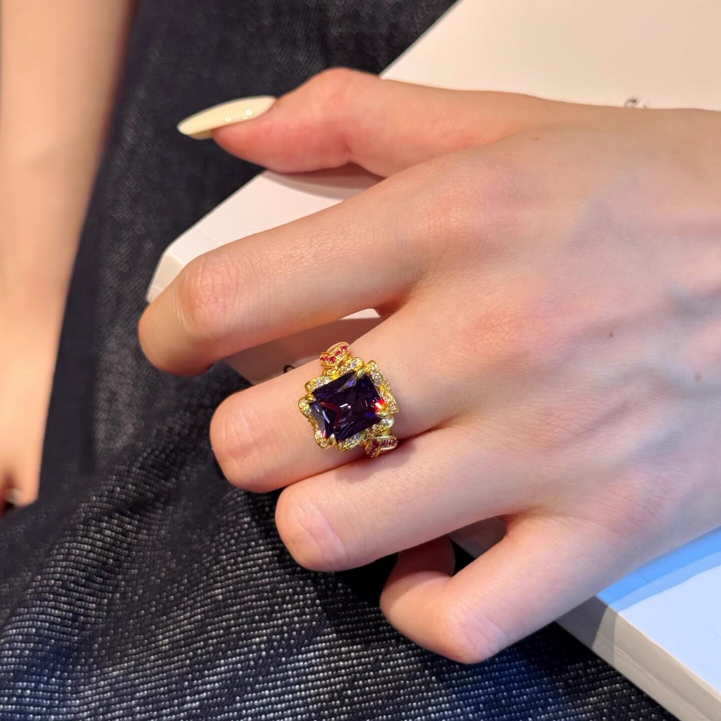 深圳黄金女戒指足金999轻奢高冷系戒指送礼盒带证书支持复检