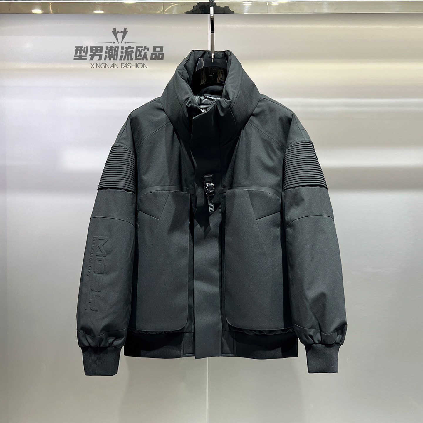 冬季男士立领羽绒服黑色设计款
