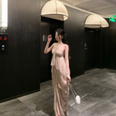 Tongse 汐漫裙 天丝皱肌理感度假连衣裙女纯欲V领吊带裙夏长裙