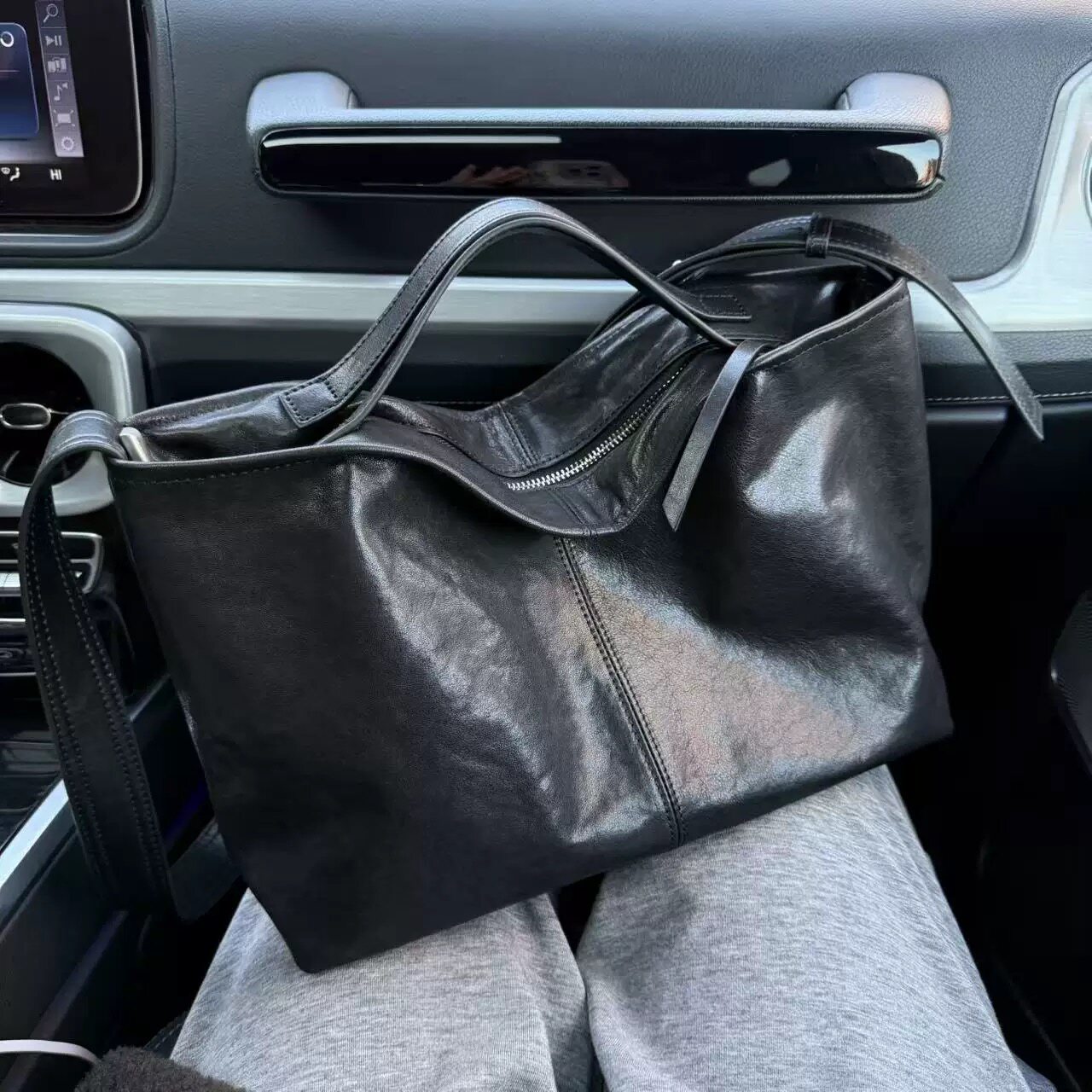 极简风大容量托特包女2025新款百搭通勤高级感手提包女包单肩包