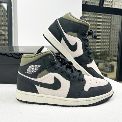Jordan男子AJ1中帮皮面平底板鞋