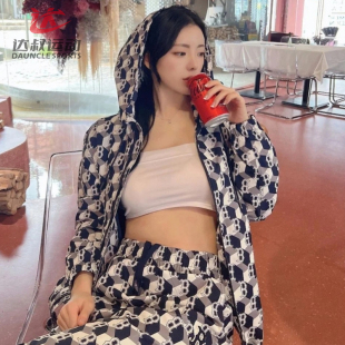 MLB情侶休閑外套男女復(fù)古老花滿標印花連帽防風運動茄克3AWJM5324
