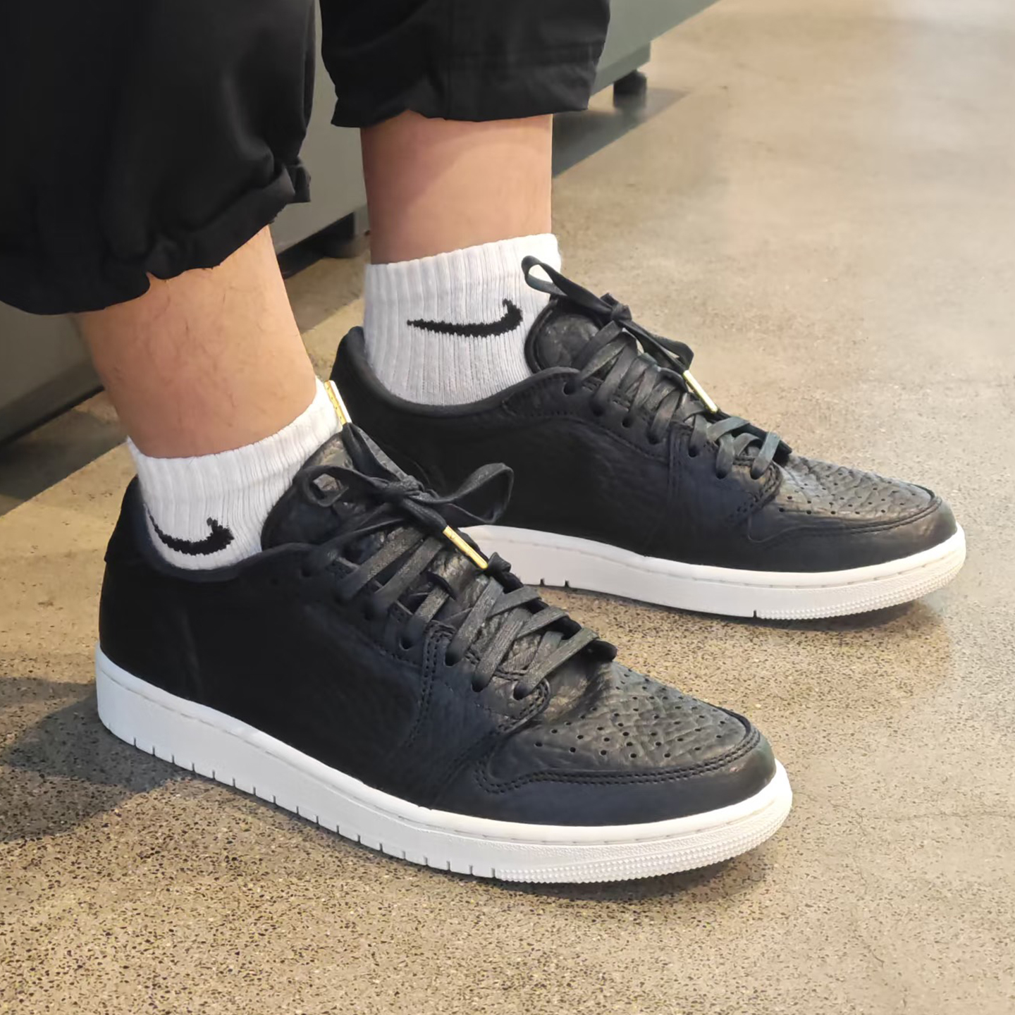 Jordan男子AJ1复刻皮面运动板鞋