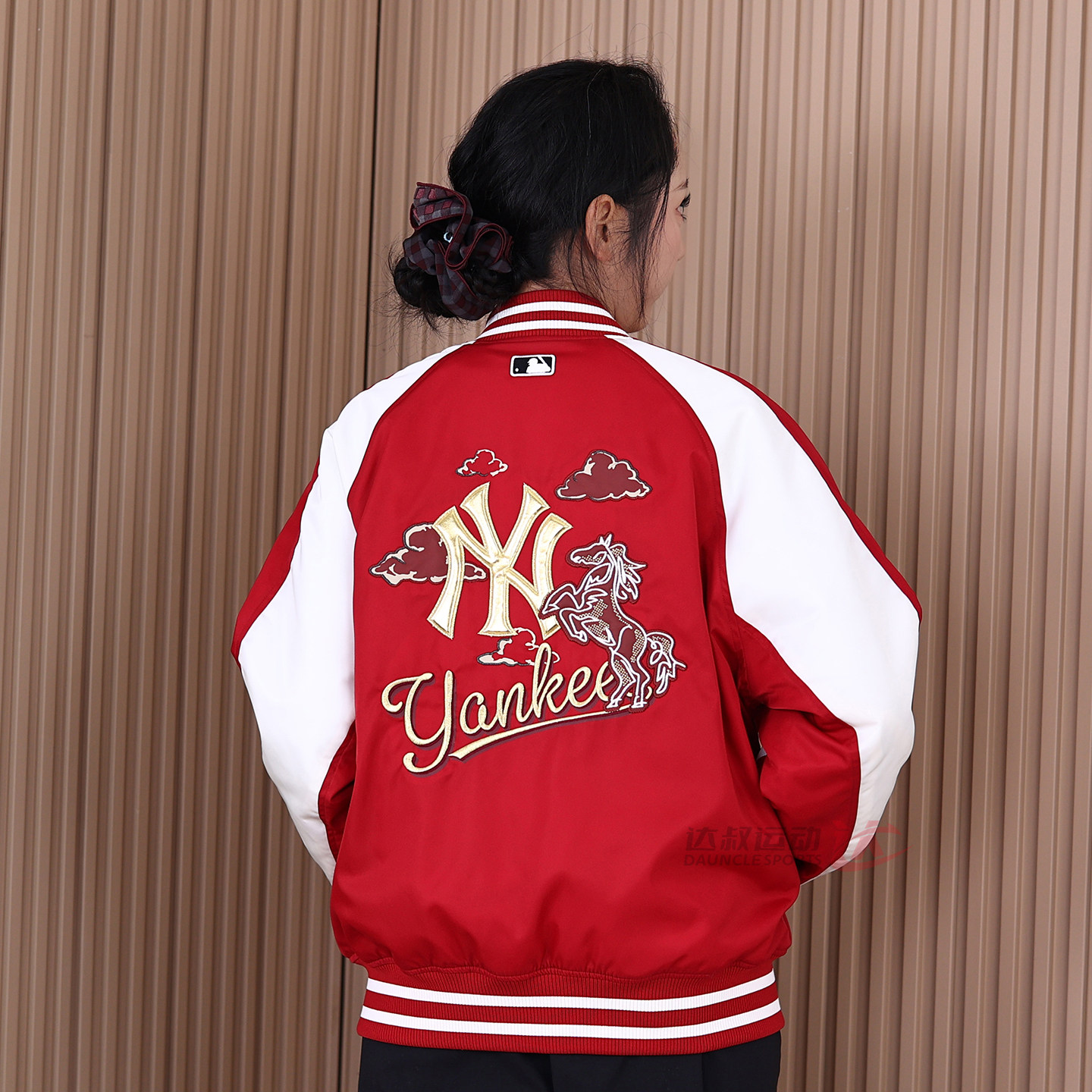 26新款MLB情侣棒球服外套男女撞色拼接马年夹棉运动夹克3AJPQ0161