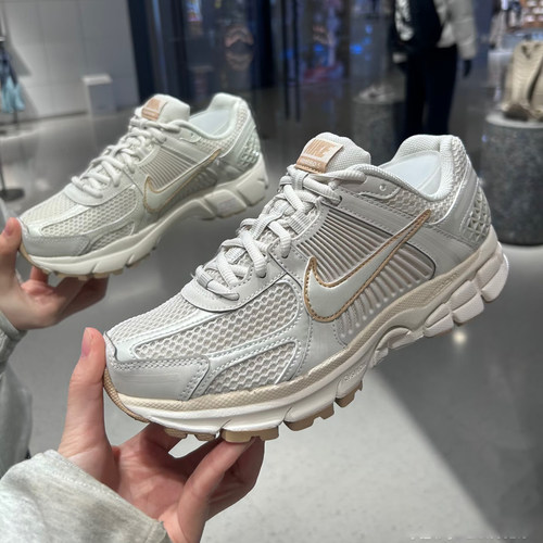 Nike耐克女子迈柔反光运动鞋