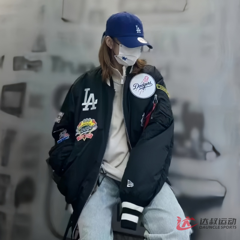 纽亦华联名男女棒球外套运动夹克