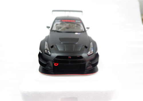尼桑1：18汽车模型GTRNISMOGT3
