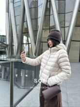 欧洲站2025冬季新款 设计师款小众复古排骨连帽鹅绒羽绒服外套女