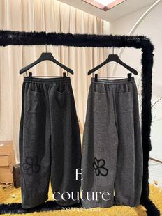 女 植绒花朵阔腿弯刀加绒百搭休闲裤 欧洲站南油设计师2025冬季 新款