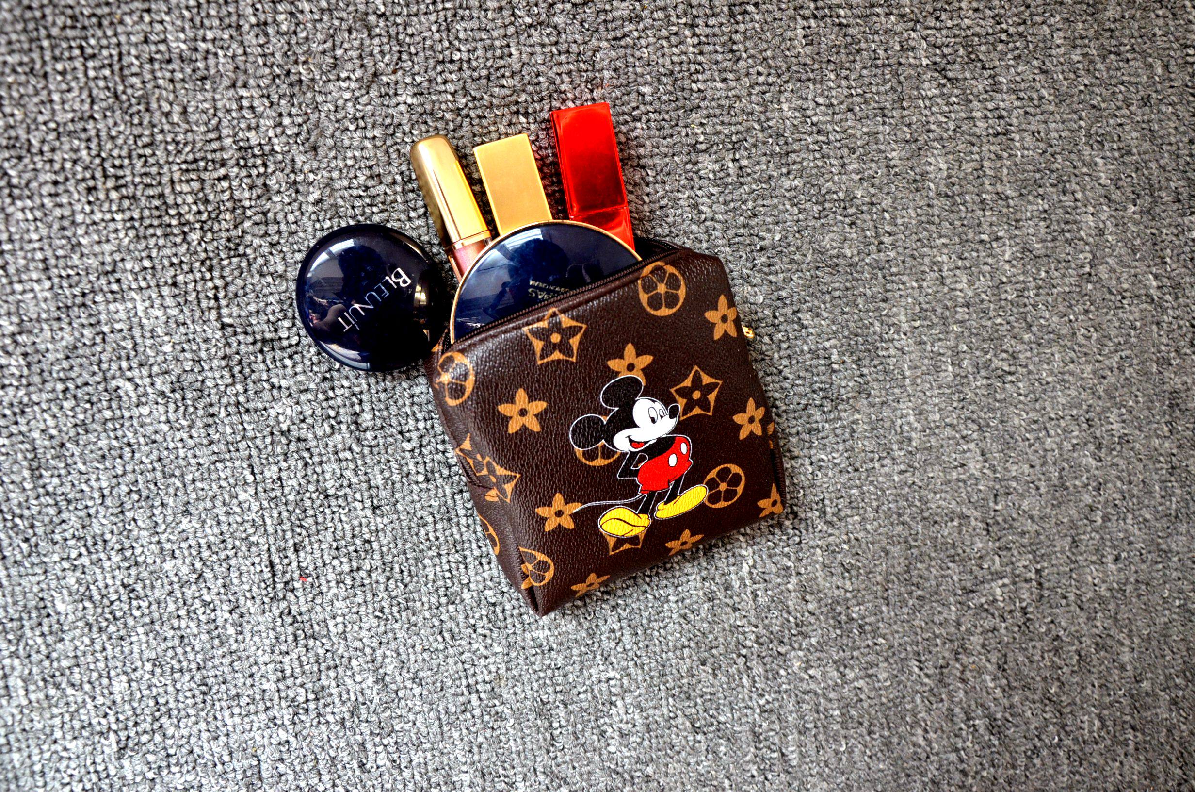凯蒂猫多功能姨妈巾收纳包 防水皮便携口红包hellokitty卫生棉包
