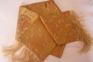 生日送礼出国礼品 南京云锦研究所吉祥云锦 草黄色团龙围巾现货