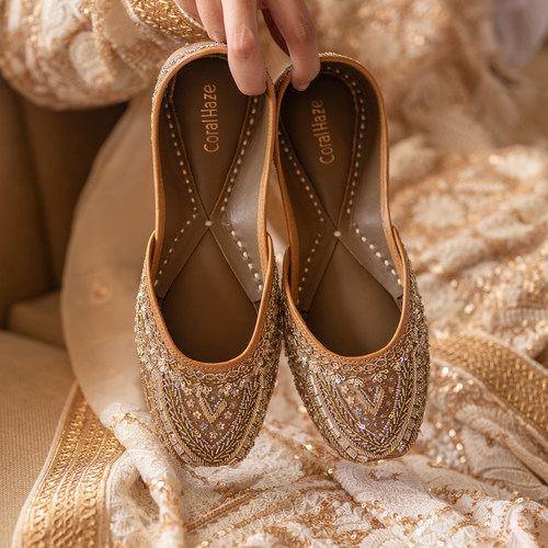 千年波斯拱顶熠熠生辉