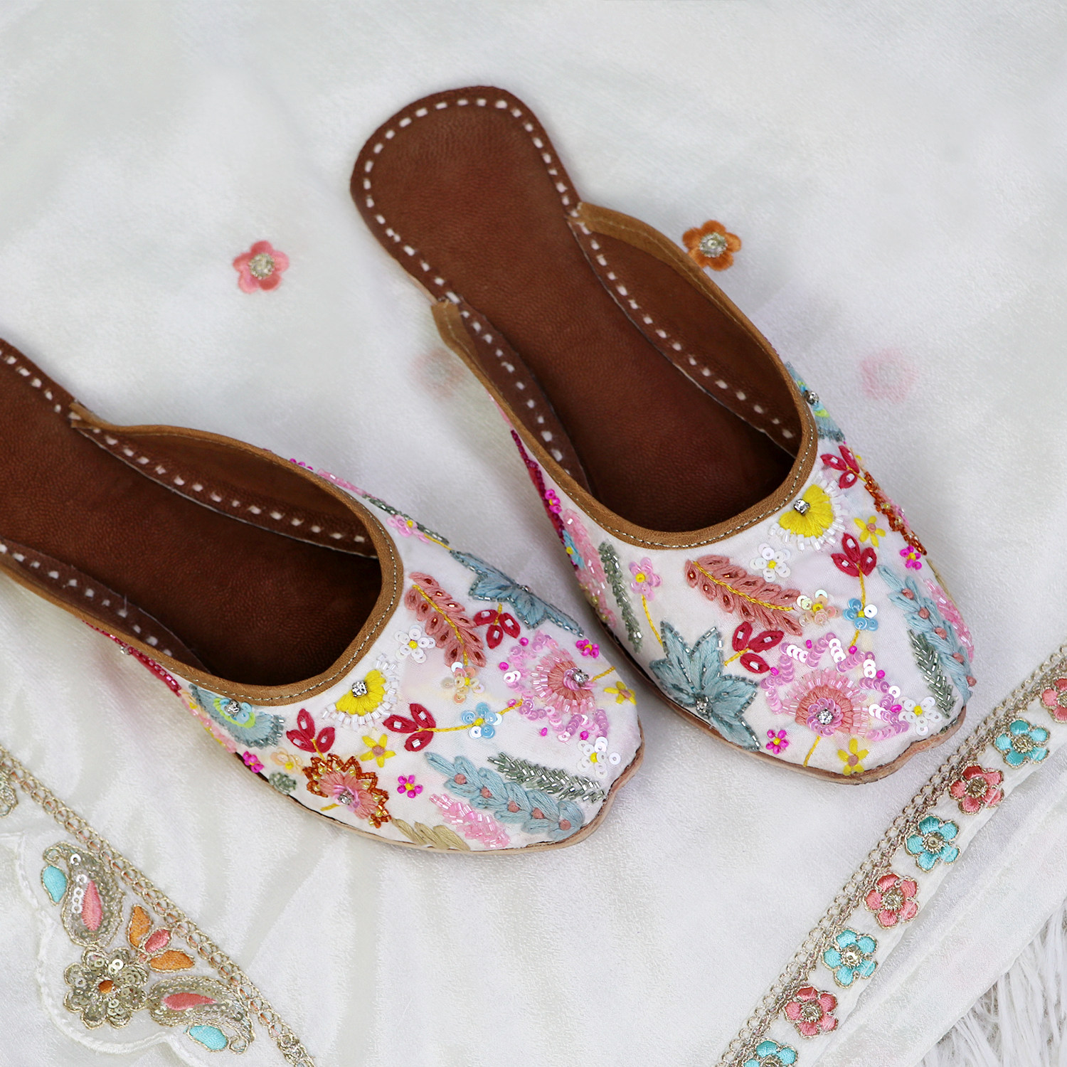 白花楹 I 可爱花朵刺绣风格仙女风包头凉拖夏日拖鞋真皮,女鞋,包头拖,淘宝优惠券,粉丝福利购,淘宝优惠卷