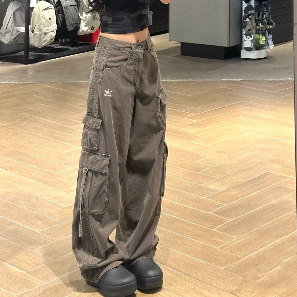 adidas阿迪达斯三叶草女子2026新款多口袋工装运动牛仔裤KD4113图片