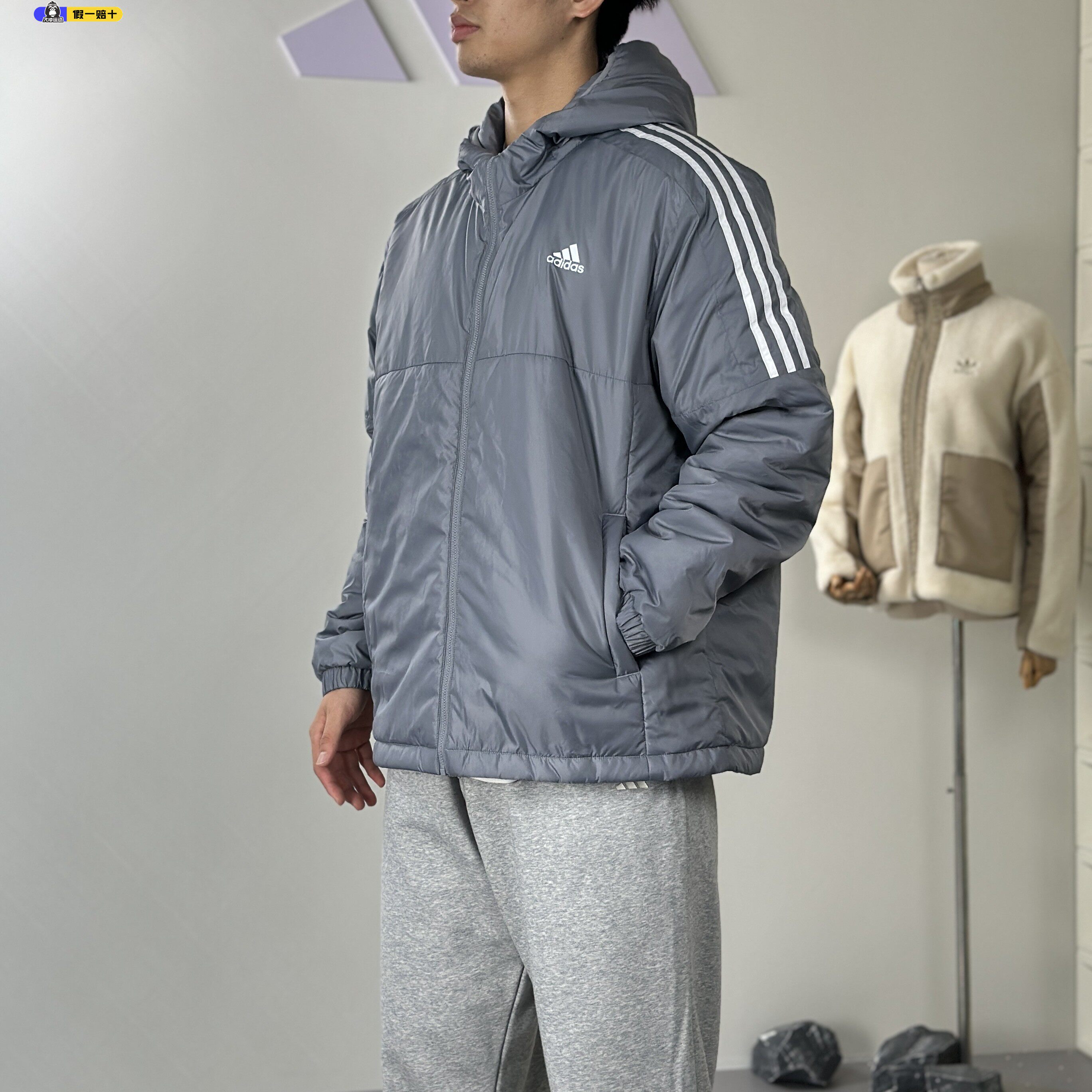 阿迪达斯男装棉服Adidas冬季新款连帽加厚防风保暖跑步外套IK5684
