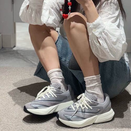 adidas阿迪达斯厚底显高休闲鞋2026夏女LIGHTBLAZE流光跑鞋IH8606