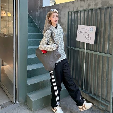 阿迪达斯三叶草男子梭织运动裤三条纹直筒扭扭裤 KC3133 KC3132