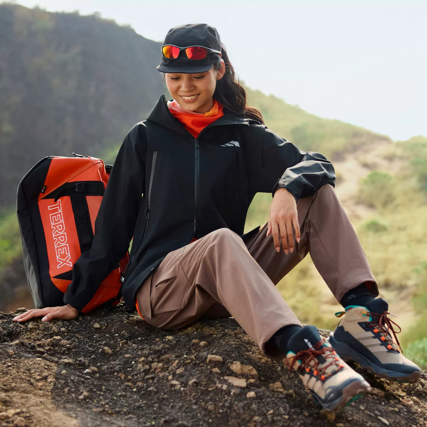 Adidas阿迪达斯正品男女同款经典款百搭时尚冲锋衣外套夹克KX4657