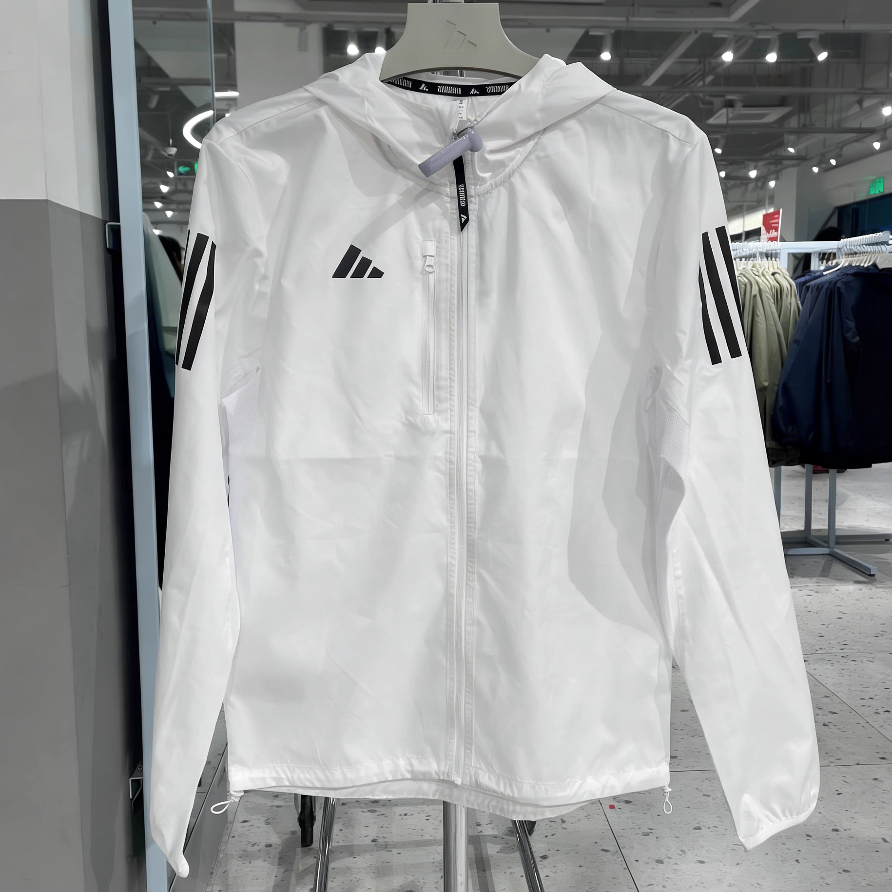 adidas阿迪达斯男士休闲薄外套2026夏季新款透气防晒衣正品IK7433