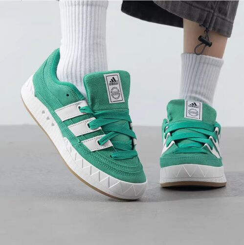 Adidas三叶草阿迪达斯鲨鱼面包鞋