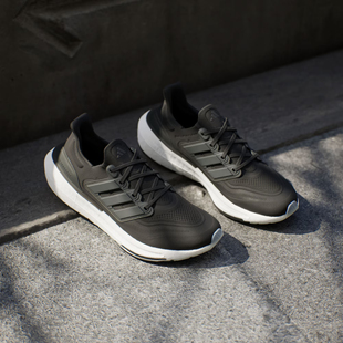 缓震透气轻便运动鞋 夏新款 FZ3044 BOOST跑步鞋 Adidas阿迪达斯女鞋