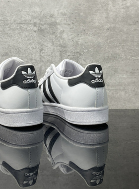 阿迪达斯三叶草男女中性透气轻便耐磨贝壳头运动休闲鞋 EG4958