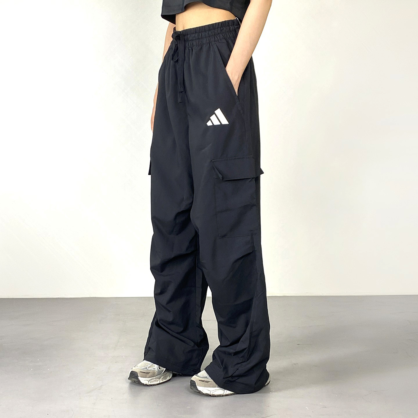 Adidas阿迪达斯长裤男子春季速干凉爽多口袋运动休闲伞兵裤KA9312