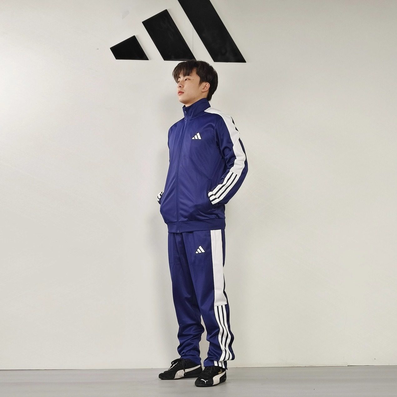 阿迪达斯男运动套装经典三条纹立领夹克休闲外套长裤两件套KC6985