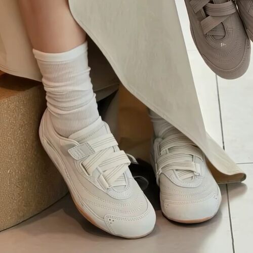 阿迪冬季女士低帮运动薄底休闲鞋