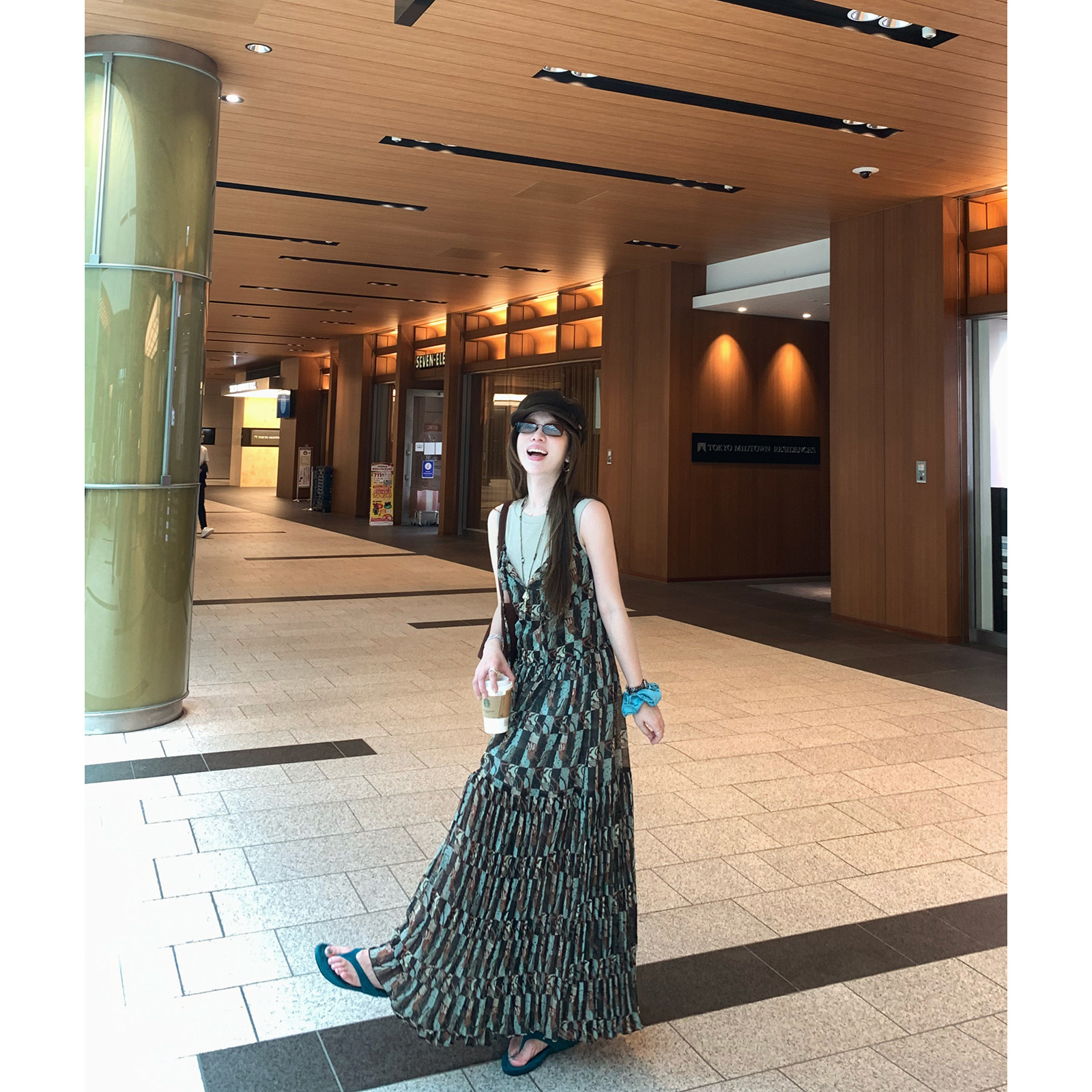 TMHSTUDIO风琴褶皱吊带连衣裙女图片