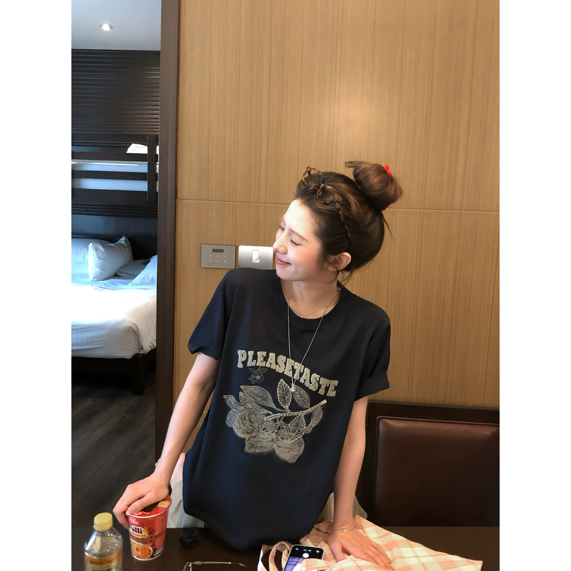 TMHSTUDIO立体烫钻印花短袖T恤女图片