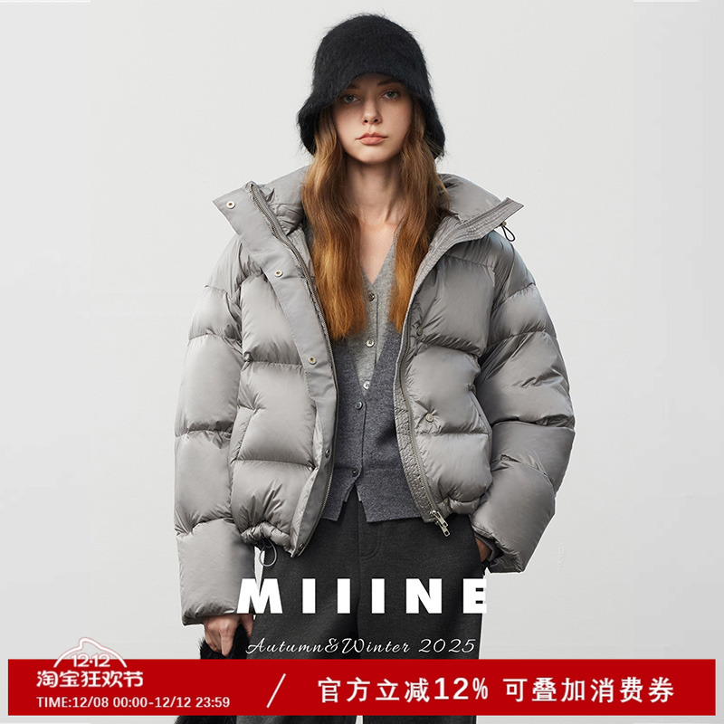 今年流行爆款红色连帽羽绒服